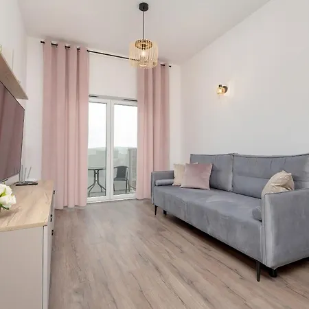 Cosy Apartment With Balcony In Rzeszow By Noclegi Renters Exterior photo