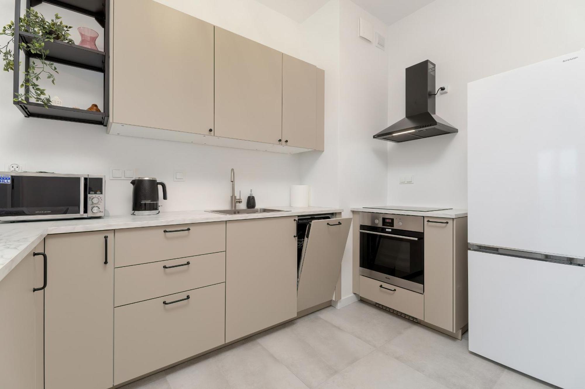 Cosy With Balcony In By Renters