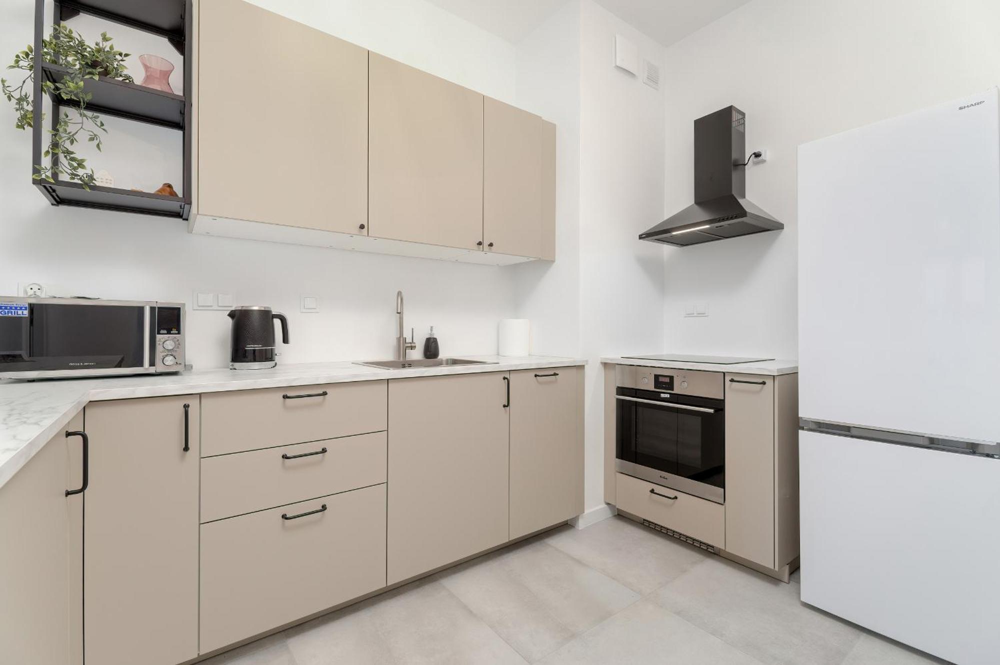 Cosy With Balcony In By Renters