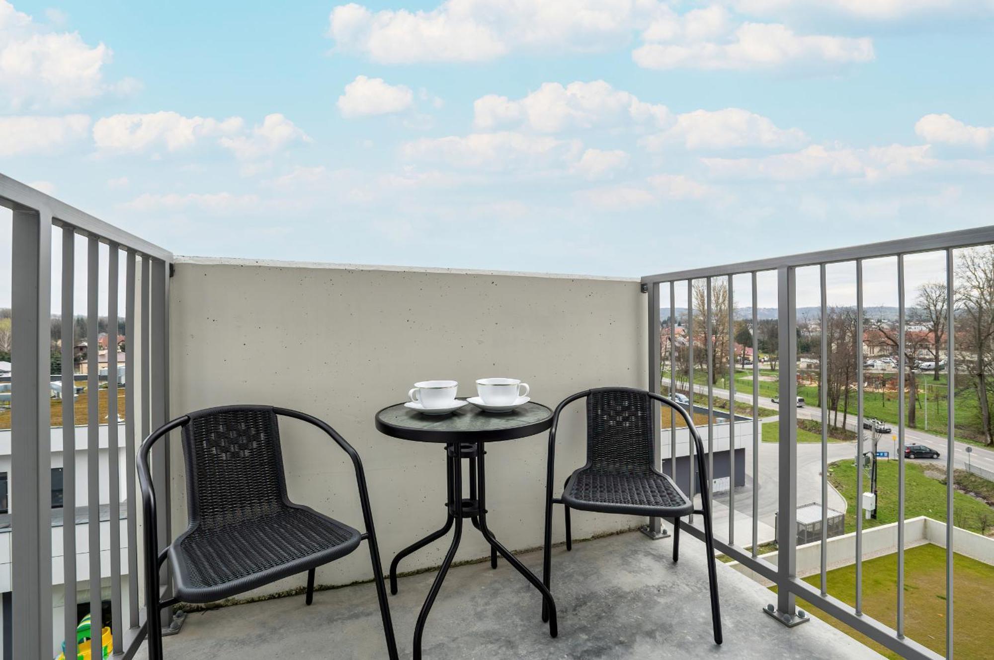 Cosy With Balcony In By Renters *